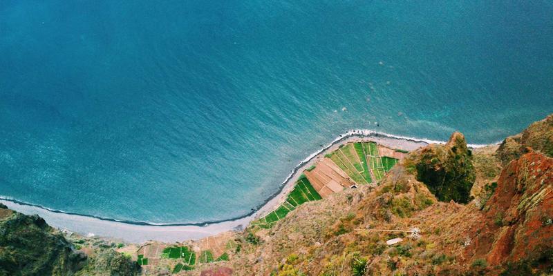CBA场馆进化论：智能地板与灯光系统如何重塑球员动态与观赛体验
