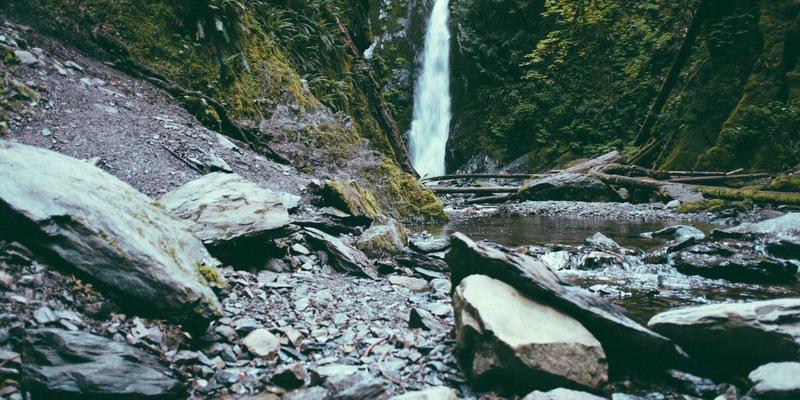 从CBA赛事新闻看篮球运动损伤预防：专业康复训练与社区支持指南