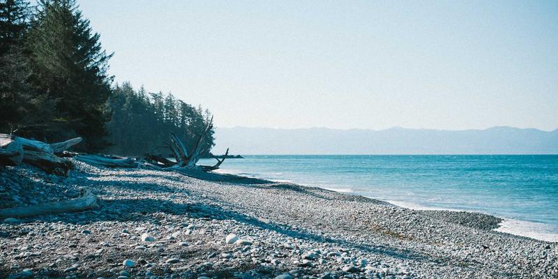 篮球运动损伤预防手册：从球员动态解析伤病机理到科学重返赛场